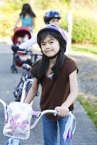 Children on a bike outing — Stock Photo, Image
