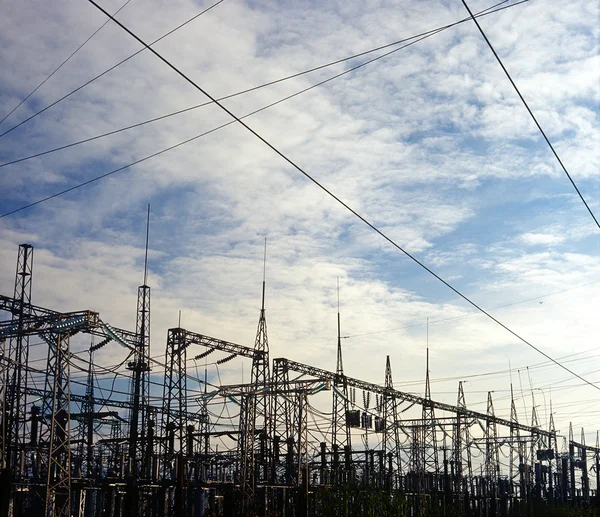 Sladdar Monterade Stålram Power Transformatorstation — Stockfoto