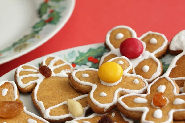 Vánoční perníčky na talíři — Stock fotografie