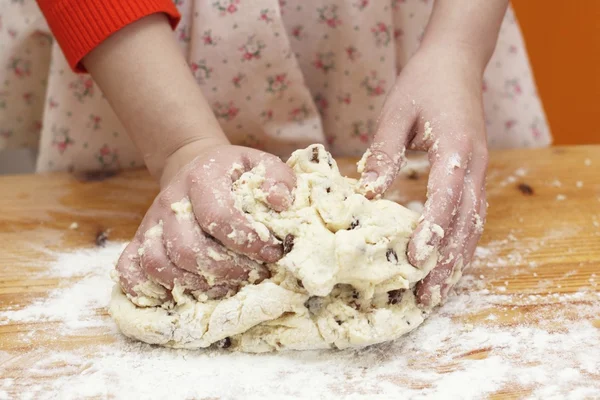 stock image Young woman preparing sweet cake in her kitchenn