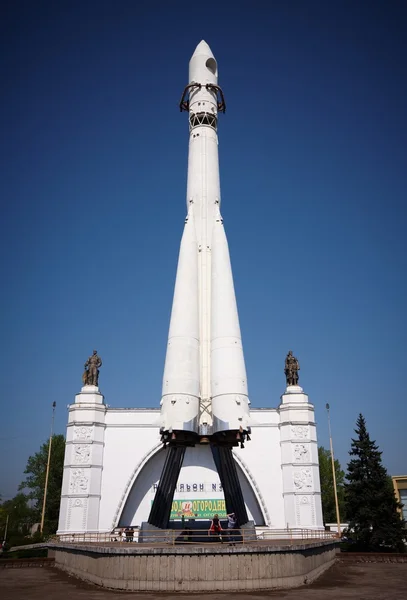 Monumento al cohete espacial Vostok-1 —  Fotos de Stock