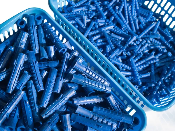 Blaue Plastiksteckdosen in Boxen — Stockfoto