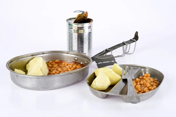 Militaire Koken Spullen Met Aardappelen Bonen — Stockfoto