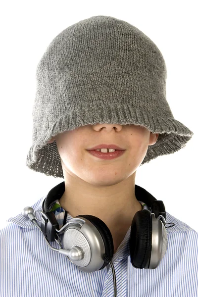 Bir Kap Bir Kulaklık Beyaz Zemin Üzerine Sert Bir Çocuk — Stok fotoğraf