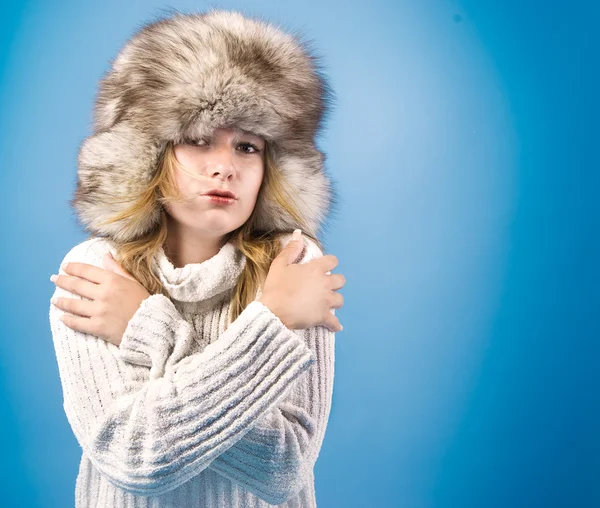 Portret atrakcyjne kobiety w stylu zimy — Zdjęcie stockowe