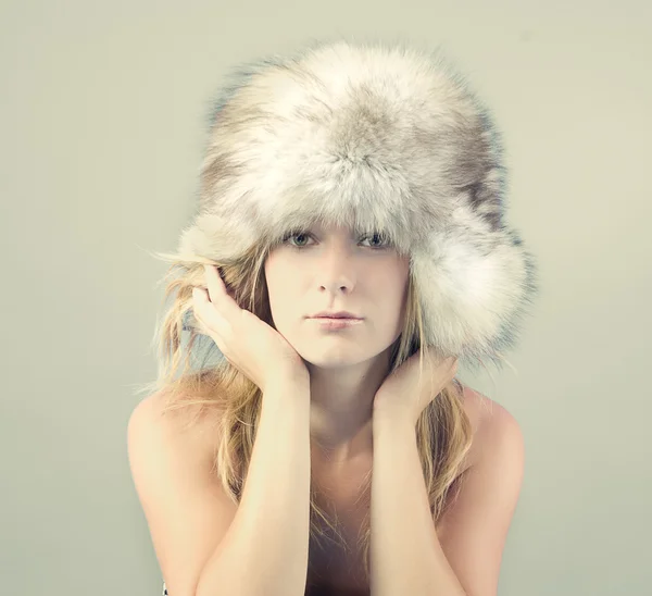 Portrait of attractive woman in winter style — Stock Photo, Image