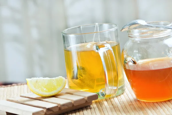 Green tea healthy hot drink and lemon — Stock Photo, Image