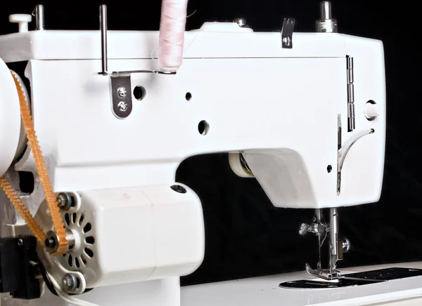 Máquina de coser, hilo y aguja herramienta de trabajo — Foto de Stock