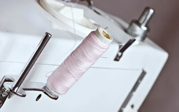 Sew machine, yarn and needle work tool — Stock Photo, Image