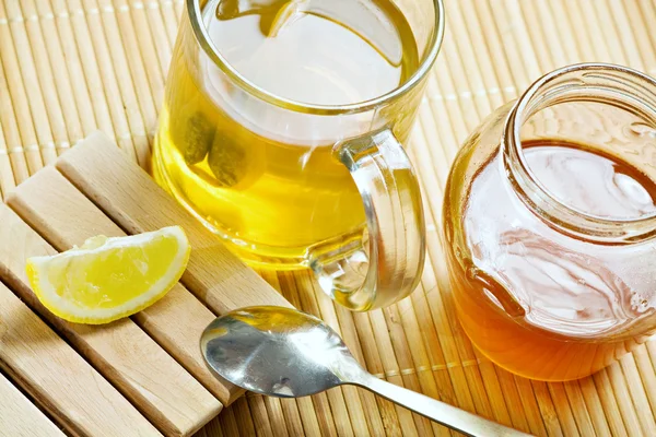 Green tea healthy hot drink and lemon — Stock Photo, Image