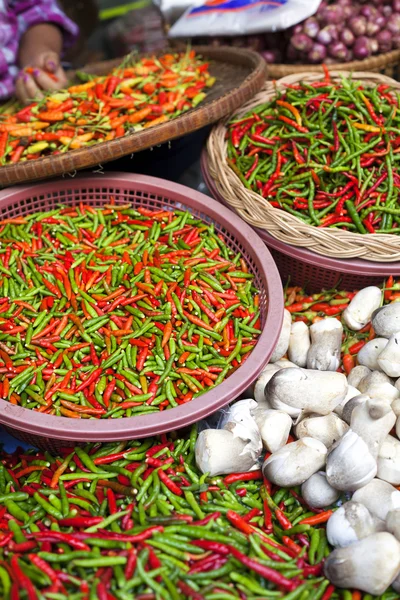 Market stall with chillis — Stock Photo, Image