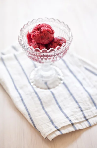 草莓 & 黑莓果汁冰糕 — 图库照片