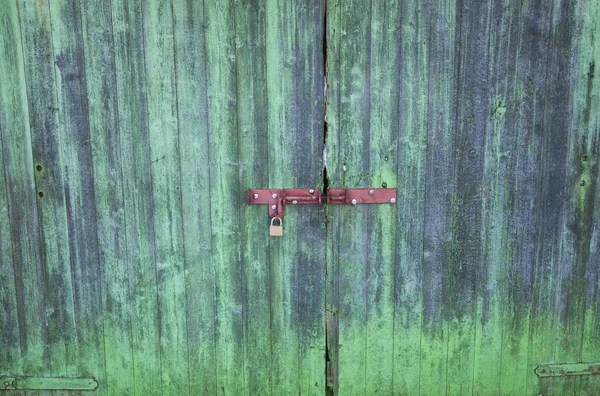 Цветные деревянные ворота — стоковое фото