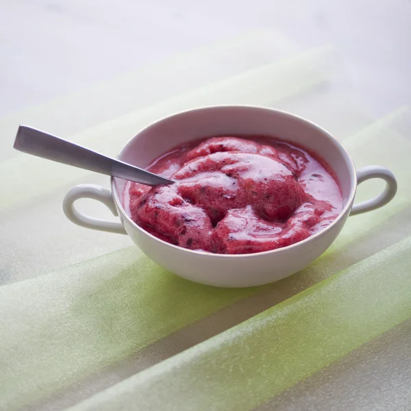 검은 딸기 아이스크림 — 스톡 사진