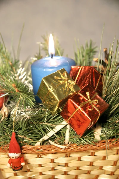 Blauwe kaars Kerstdecoratie — Stockfoto