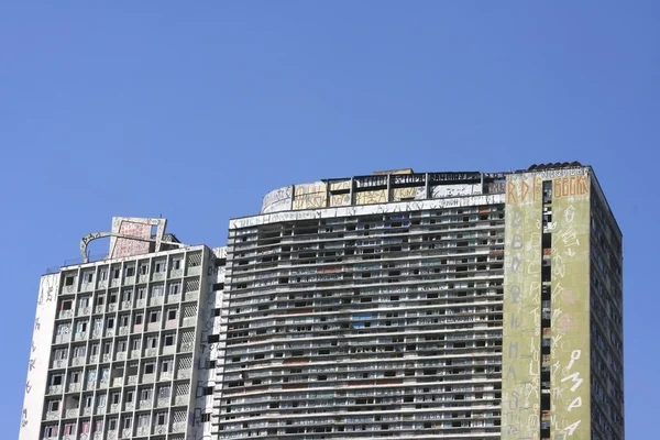 Edificio fatiscente a San Paolo — Foto Stock