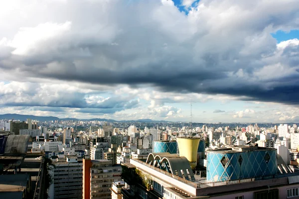 Cielo tormentoso sobre Sao Paulo — Foto de Stock