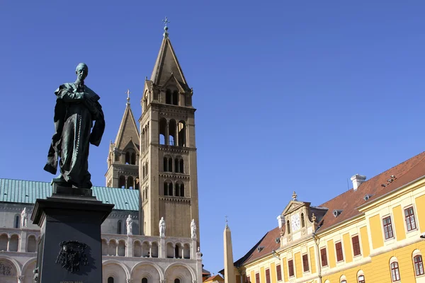 在匈牙利的胸肌历史性大教堂的数码照片 — 图库照片