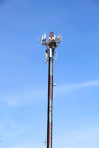 Komunikacja bezprzewodowa antena — Zdjęcie stockowe