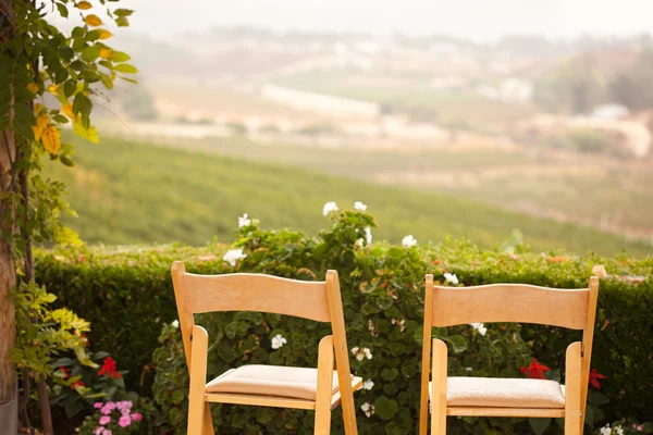 Ülkenin bakan veranda sandalye — Stok fotoğraf