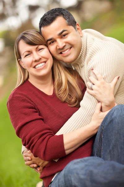 Atractivo retrato de pareja de raza mixta —  Fotos de Stock