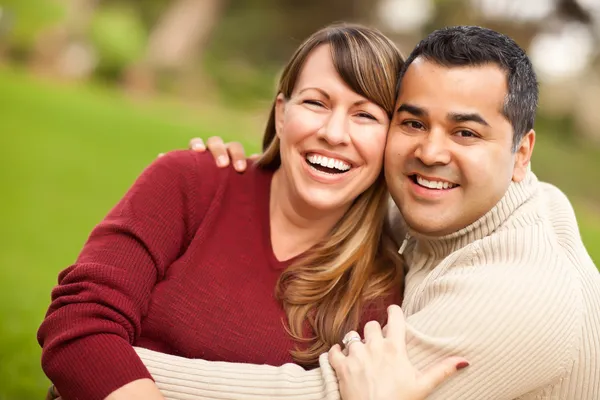 Atractivo retrato de pareja de raza mixta —  Fotos de Stock