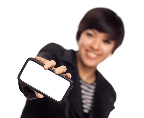 Улыбающаяся молодая смешанная расовая женщина держит чистый смартфон — стоковое фото