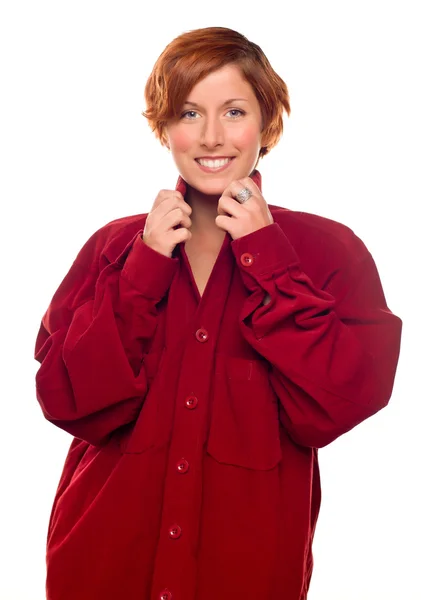 Kırmızı saçlı kız sıcak kırmızı kadife gömlek giymiş — Stok fotoğraf