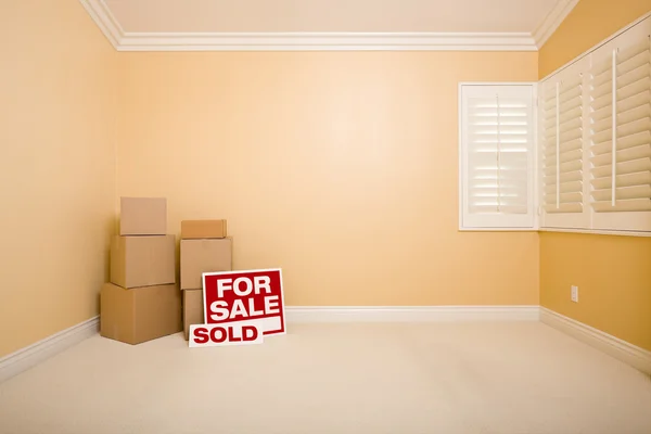 Boxes, Sale and Sold Real Estate Signs in Empty Room — Stock Photo, Image