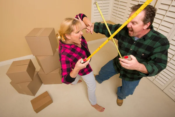 Couple Having Fun Sword Fight Tape Measures Surrounded Packed Moving — Stock Photo, Image