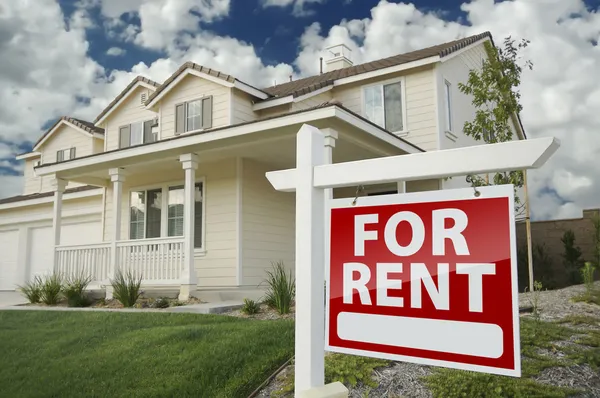 For Rent Real Estate Sign in Front of House — Stock Photo, Image