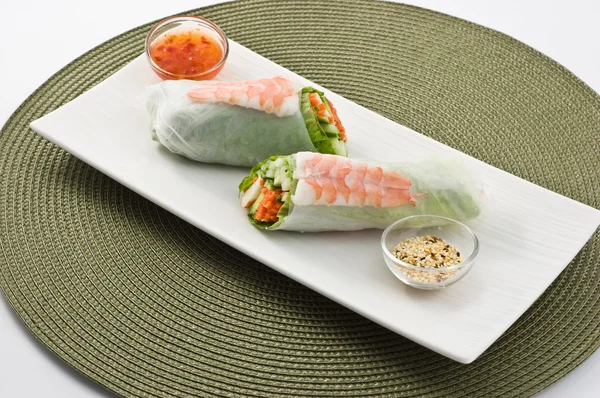 Salade de crevettes sushi roll — Photo