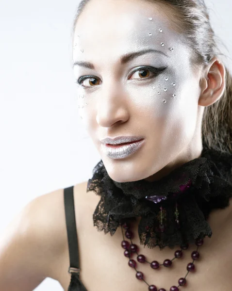 Módní portrét krásné mladé ženy s stříbrným glamour make-up — Stock fotografie
