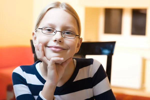 Portrait of 9-10 years old schoolgirl — Stock Photo, Image