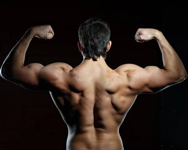 젊은 근육 질 남자 — 스톡 사진