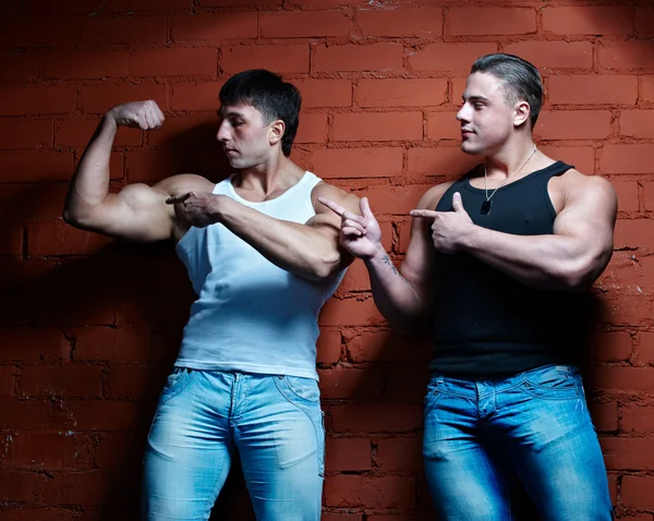 Two muscular guys — Stock Photo, Image