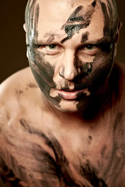 Retrato emocional del luchador. Pintura de guerra —  Fotos de Stock