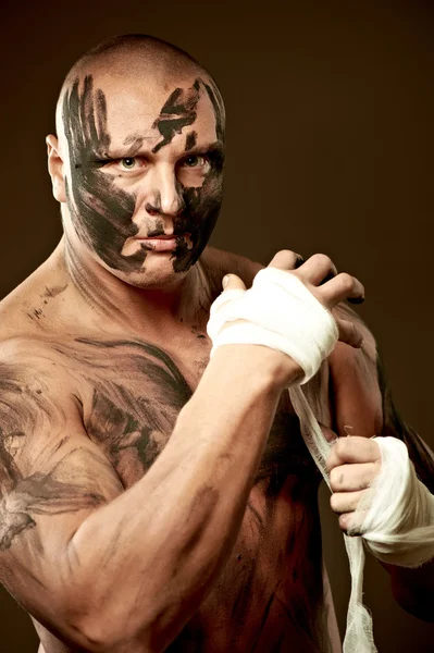 Retrato emocional do lutador. Pintura de guerra — Fotografia de Stock