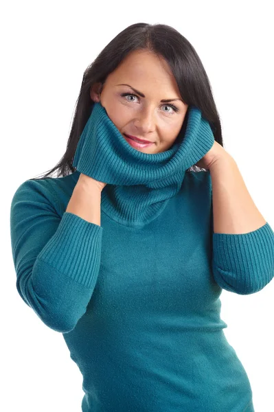 Una mujer joven en un suéter aislado en blanco — Foto de Stock