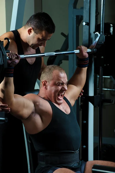 Dois Homens Musculosos Fortes Corpo Treinamento Ginásio — Fotografia de Stock