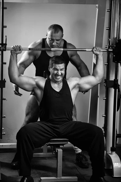 Spor salonunda eğitim bodybuilders — Stok fotoğraf