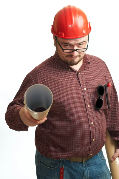 Σοβαρή Κατασκευαστησ Γυαλιά Και Κόκκινο Σκληρό Καπέλο Μηχανολογικό Σχέδιο Που — Φωτογραφία Αρχείου