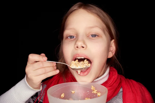 Little girl eating flakes — Stock Photo, Image