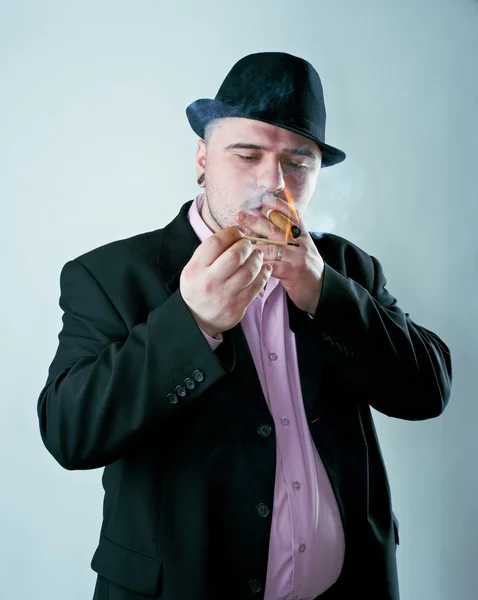 Man with cigar in hat — Stock Photo, Image