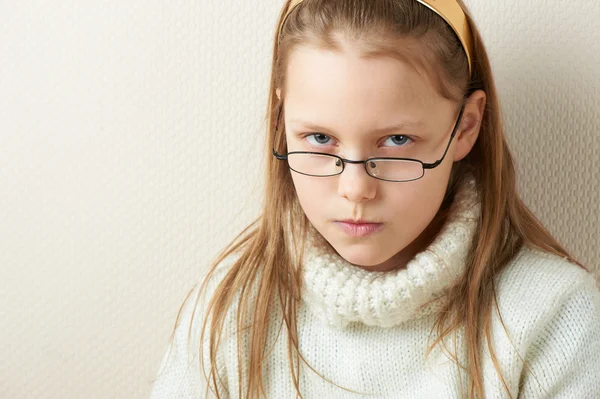 Portrait of a displeased little girl in eyeglasses — Stock Photo, Image