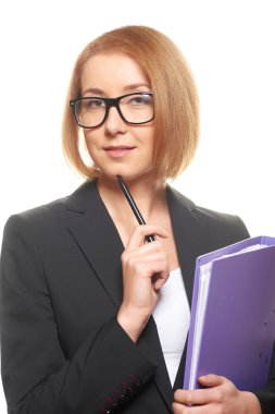 Genç Sekreter kadın koyu arka plan üzerinde