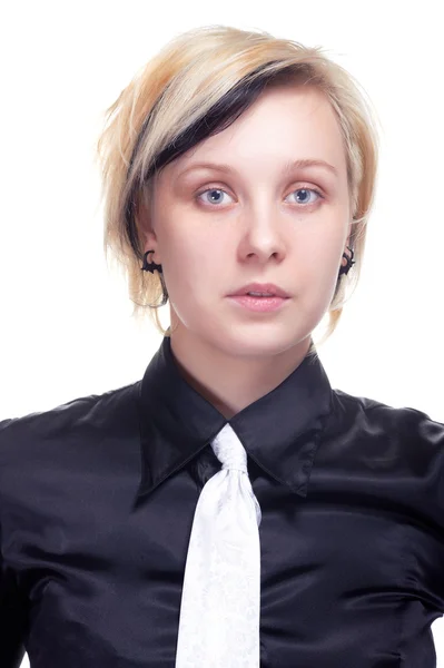 Retrato de uma jovem mulher de camisa preta — Fotografia de Stock