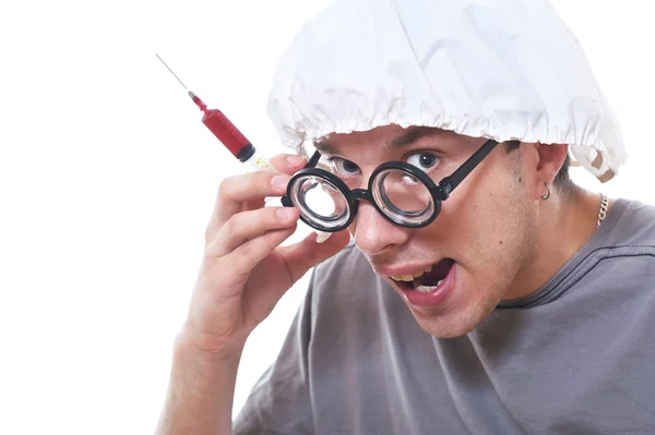 Retrato de um jovem nerd com seringa — Fotografia de Stock