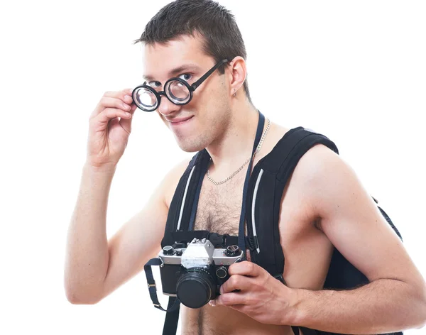 Portret van een jonge nerd met oude ouderwetse camera — Stockfoto