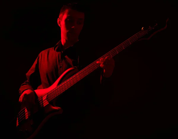 Zenész a basszusgitár portréja — Stock Fotó